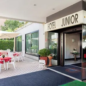 Junior Otel